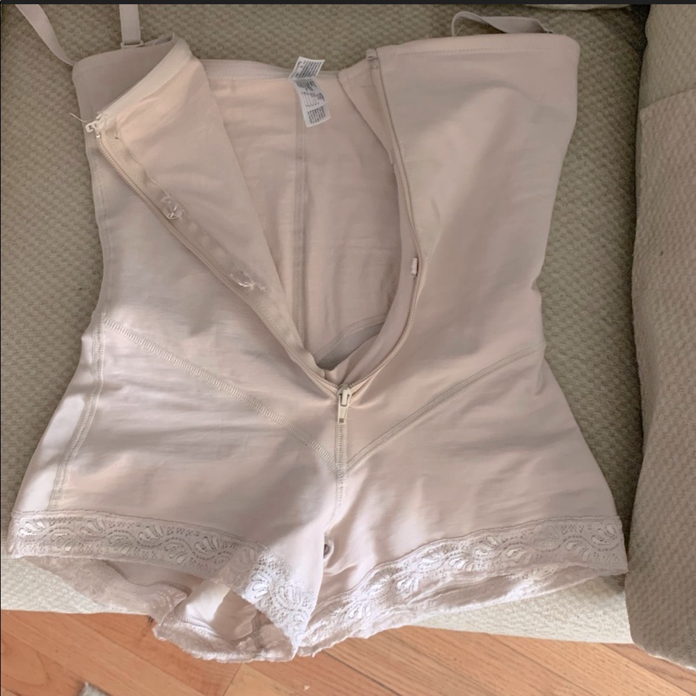 Leonisa extra compression zip up faja